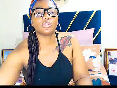 Snapshot of veronica1xxx chatting on 09-10-25, 07:02 veronica1xxx online show from 09-10-25, 07:02