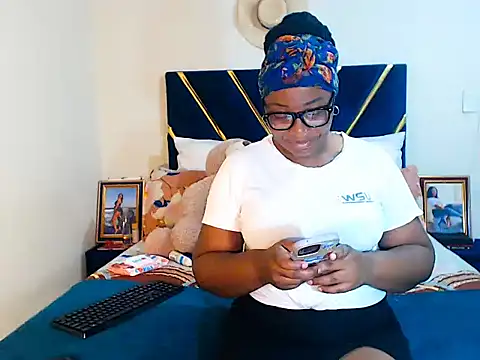 Snapshot of veronica1xxx chatting on 02-06-26, 08:16 veronica1xxx online show from 02-06-26, 08:16