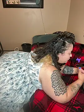 Snapshot of tillymarie34 chatting on 07-10-26, 04:12 tillymarie34 online show from 07-10-26, 04:12