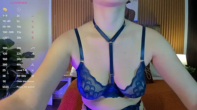 StacyWoods online show from 11-07-25, 07:51