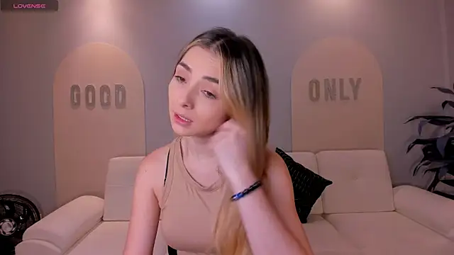 Snapshot of StacyWoods chatting on 06-10-26, 11:55 StacyWoods online show from 06-10-26, 11:55