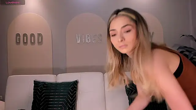 StacyWoods online show from 04-14-26, 11:04