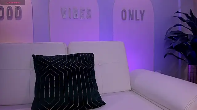 StacyWoods online show from 04-09-26, 12:11