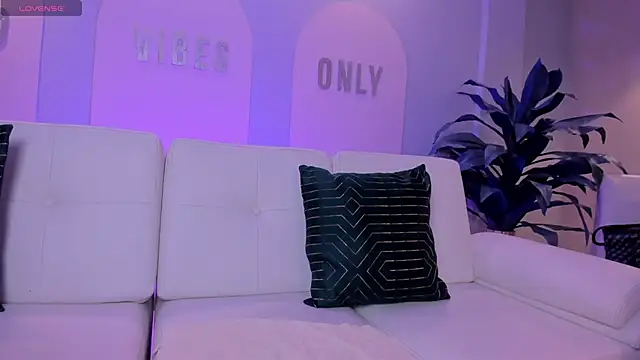 StacyWoods online show from 04-07-26, 11:45