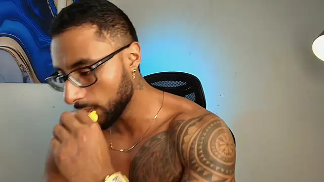 LiamGarcia1 online show from 02-10-26, 02:38