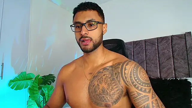 LiamGarcia1 online show from 10-06-25, 02:29