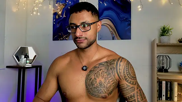 LiamGarcia1 online show from 07-11-26, 02:39