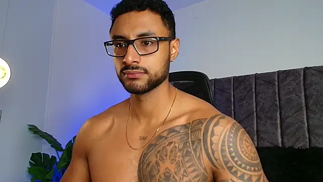 LiamGarcia1 online show from 10-20-25, 01:11