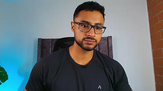 LiamGarcia1 online show from 10-11-25, 01:12