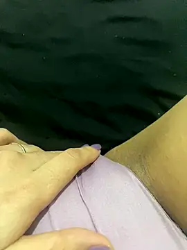 Snapshot of Curlyhot2 chatting on 10-24-25, 02:10 Curlyhot2 online show from 10-24-25, 02:10