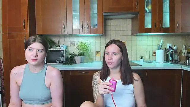 HotCaramellsTV online show from 04-19-26, 08:48