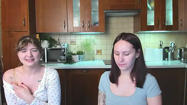 HotCaramellsTV online show from 04-25-26, 10:51