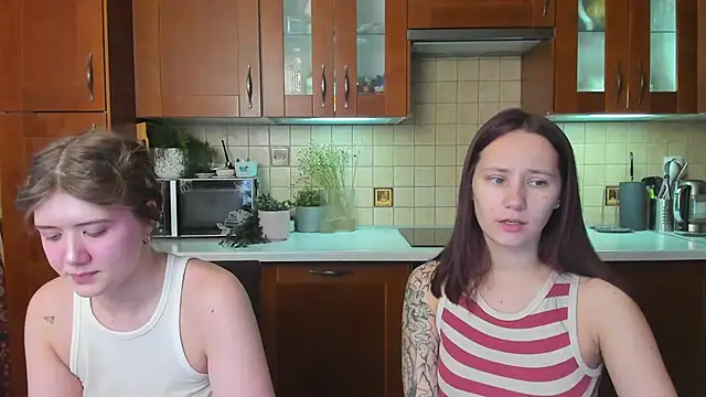 HotCaramellsTV online show from 04-28-26, 10:52