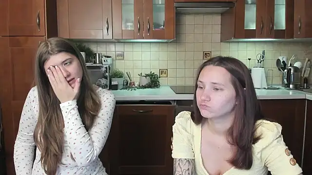 Snapshot of HotCaramellsTV chatting on 07-17-26, 07:38 HotCaramellsTV online show from 07-17-26, 07:38