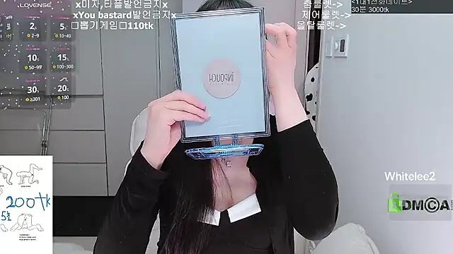 Snapshot of whitelee2 chatting on 03-12-26, 12:42 whitelee2 online show from 03-12-26, 12:42