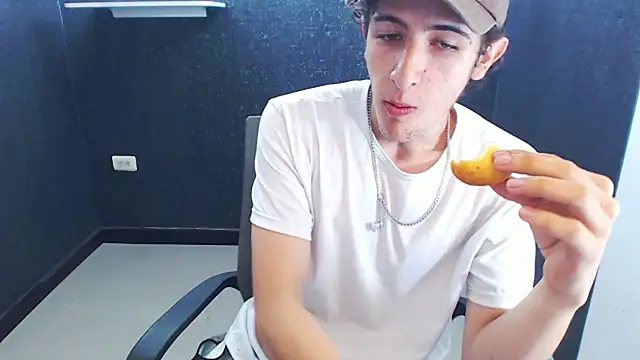 Kerverr  online show from 12-15-25, 01:28