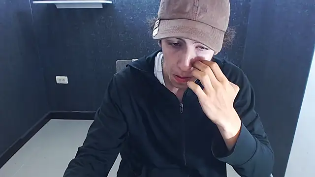 Kerverr  online show from 12-14-25, 02:55