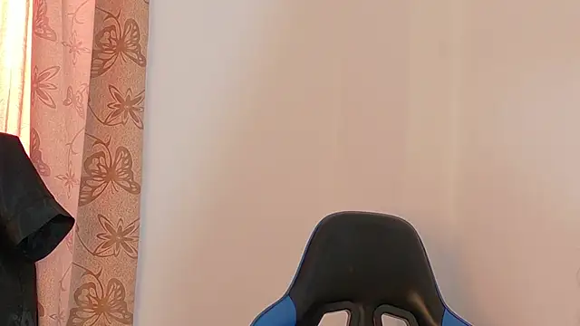 GeorginaHills online show from 10-12-25, 08:43