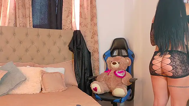 GeorginaHills online show from 10-28-25, 08:30