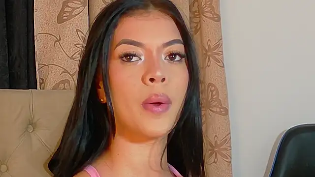 GeorginaHills online show from 11-23-25, 04:11