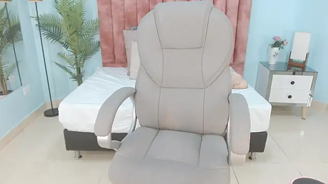 sussy leon online show from 11-20-25, 03:51