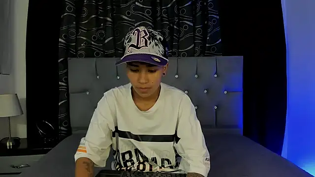 Snapshot of nova_sex01 chatting on 03-01-25, 03:32 nova sex01 online show from 03-01-25, 03:32