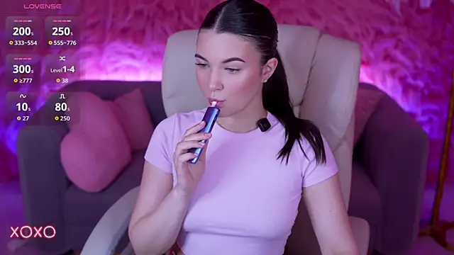 YourLolaBunny online show from 04-28-26, 01:04