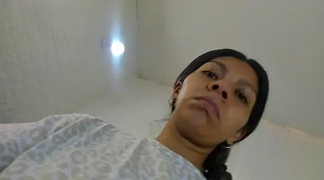 Snapshot of AmiraDulcee chatting on 03-01-25, 02:44 AmiraDulcee online show from 03-01-25, 02:44