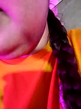 Snapshot of Suhanakhan00 chatting on 05-17-26, 08:03 Suhanakhan00 online show from 05-17-26, 08:03