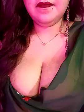 Snapshot of Suhanakhan00 chatting on 05-02-26, 08:08 Suhanakhan00 online show from 05-02-26, 08:08