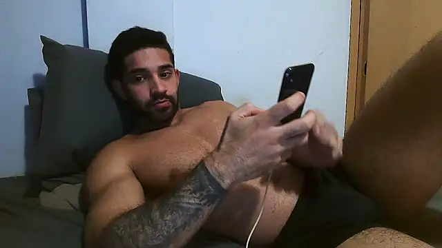 Snapshot of macho_fit chatting on 05-17-26, 12:21 macho fit online show from 05-17-26, 12:21