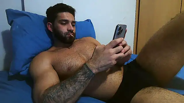 Snapshot of macho_fit chatting on 05-31-26, 01:11 macho fit online show from 05-31-26, 01:11