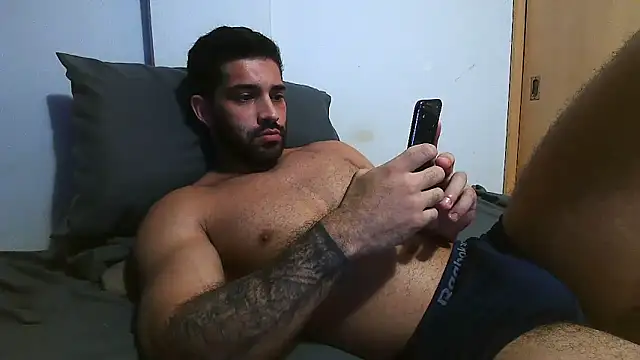 Snapshot of macho_fit chatting on 05-18-26, 01:50 macho fit online show from 05-18-26, 01:50