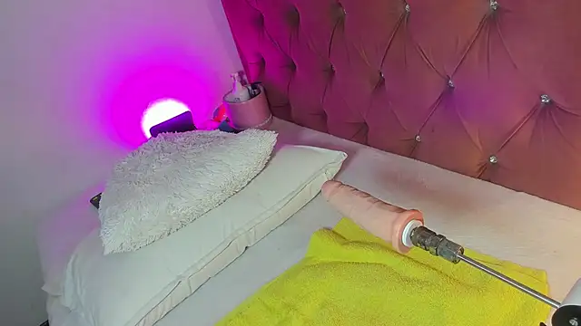 Snapshot of kyliestteel chatting on 03-24-26, 12:16 kyliestteel online show from 03-24-26, 12:16