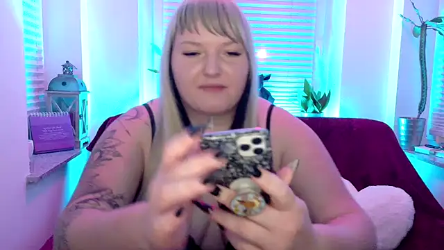 Snapshot of CurvyAngelina_Official chatting on 01-10-25, 09:31 CurvyAngelina Official online show from 01-10-25, 09:31