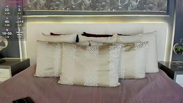 Snapshot of IvyEllis chatting on 11-18-25, 01:03 IvyEllis online show from 11-18-25, 01:03