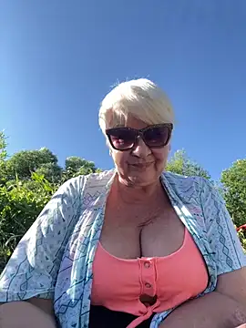 Snapshot of Laura_Millf chatting on 07-18-26, 02:47 Laura Millf online show from 07-18-26, 02:47