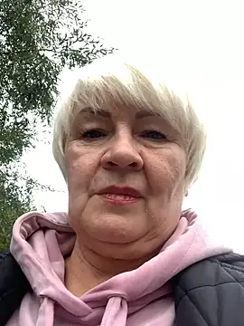 Laura Millf online show from 10-04-25, 10:06