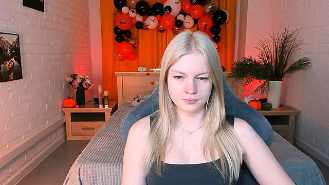 GraceGlamour online show from 10-21-25, 05:07