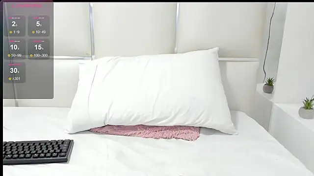 Snapshot of KiaraVillalobos chatting on 01-11-25, 04:36 KiaraVillalobos online show from 01-11-25, 04:36