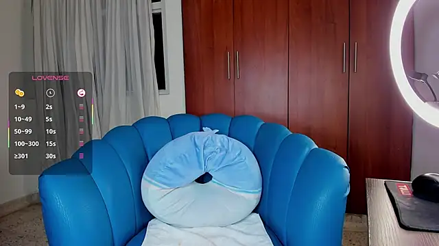 Julie Markk online show from 09-19-25, 07:29