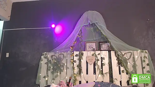 Snapshot of moon_hill chatting on 03-18-25, 04:29 moon hill online show from 03-18-25, 04:29