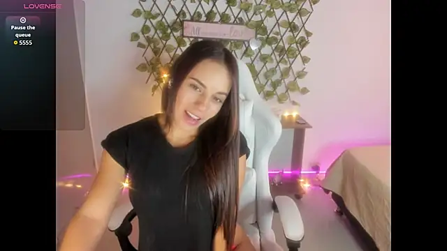 Snapshot of Sara_lopez_28 chatting on 10-07-25, 03:02 Sara lopez 28 online show from 10-07-25, 03:02