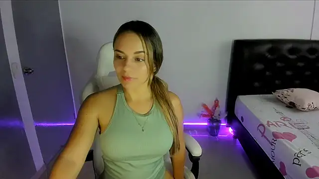 Snapshot of Sara_lopez_28 chatting on 03-04-25, 02:21 Sara lopez 28 online show from 03-04-25, 02:21