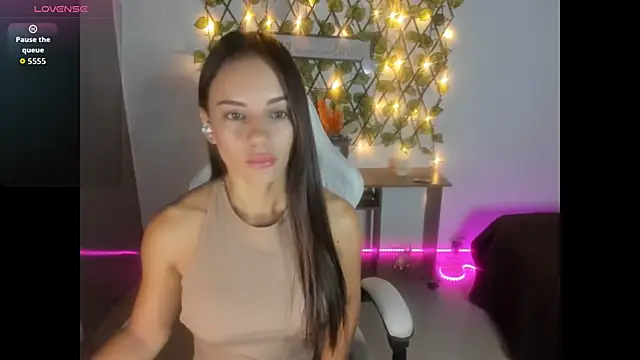 Snapshot of Sara_lopez_28 chatting on 09-28-25, 10:44 Sara lopez 28 online show from 09-28-25, 10:44