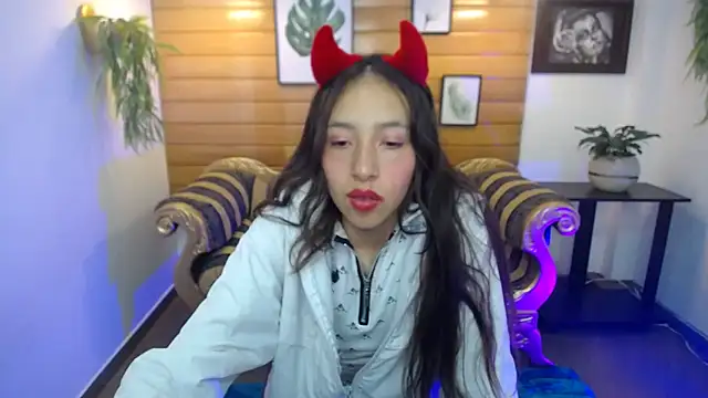 Snapshot of Valeria_roussi chatting on 02-19-25, 05:38 Valeria roussi online show from 02-19-25, 05:38