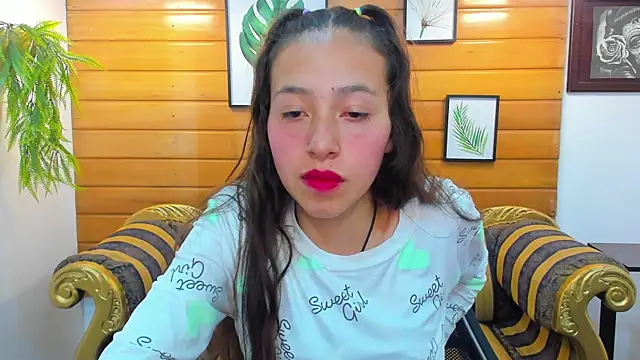 Snapshot of Valeria_roussi chatting on 12-28-24, 08:04 Valeria roussi online show from 12-28-24, 08:04