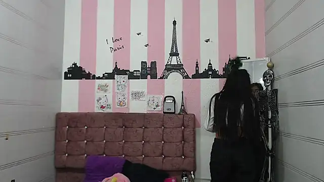 sara caplerx online show from 09-28-25, 01:18