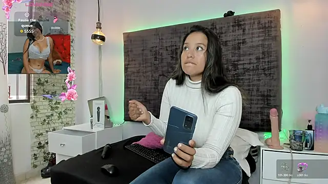 Snapshot of sharoncute1 chatting on 10-19-25, 08:00 sharoncute1 online show from 10-19-25, 08:00