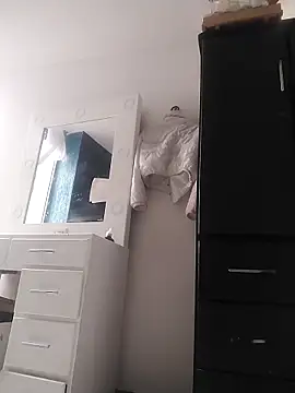 Snapshot of sharoncute1 chatting on 11-14-25, 04:10 sharoncute1 online show from 11-14-25, 04:10